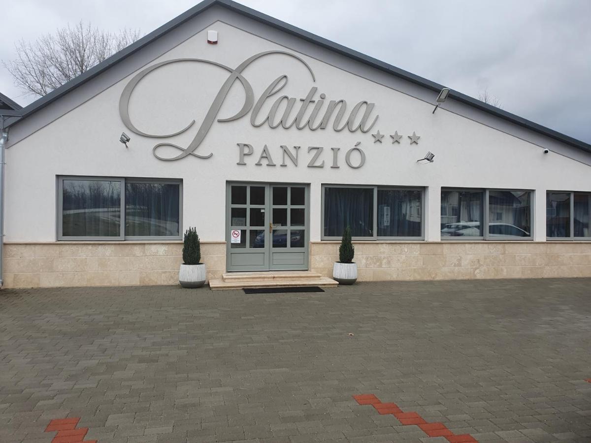 Platina Panzió*** Újhartyán Exterior foto